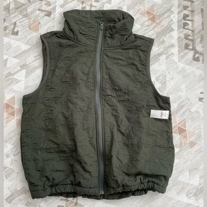 NWT Gap Fit Embroidered Vest, Plush Lining, Mistletoe Green, Small